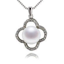 Clover Shaped Shining Zircon Natural Vintage Pearl Pendant